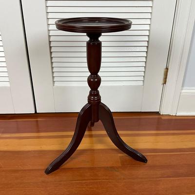 UBC652 Mahogany Round Pedestal Table
