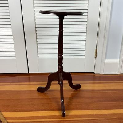 UBC653 Mahogany Bombay Round Pedestal Table