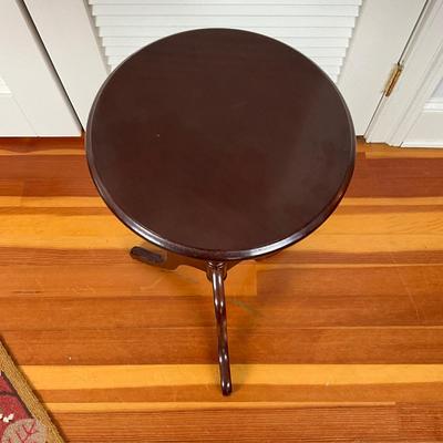 UBC653 Mahogany Bombay Round Pedestal Table