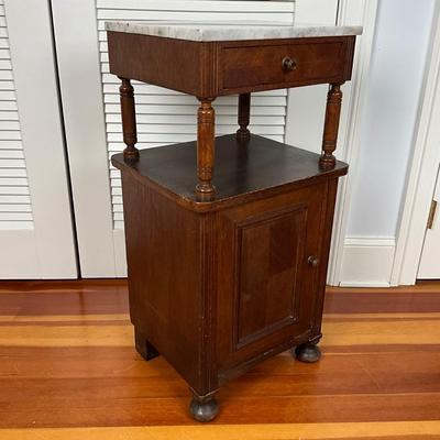 UBC655 Antique Marble Top Stand / Table
