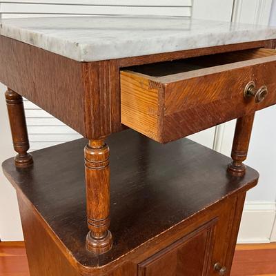 UBC655 Antique Marble Top Stand / Table