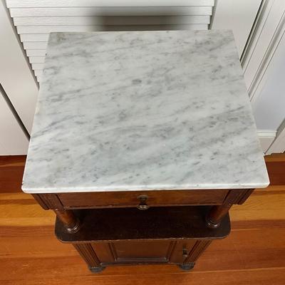 UBC655 Antique Marble Top Stand / Table
