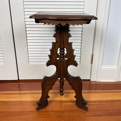 UBC656 Antique Victorian Carved Accent Table