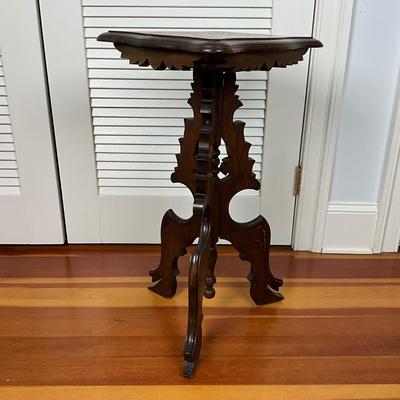 UBC656 Antique Victorian Carved Accent Table