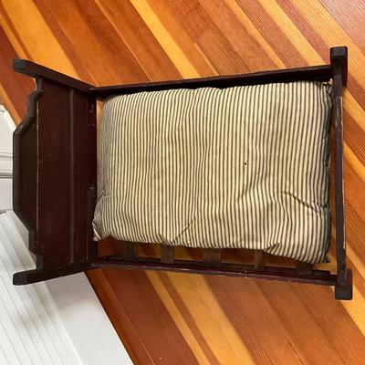 UBC660 Antique Doll Bed with The Danbury Mint Doll with Pillows