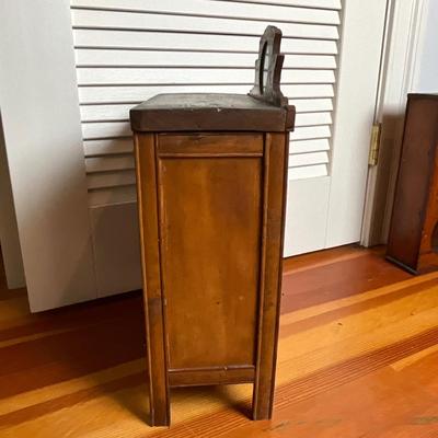 UBC 666 Antique Victorian Doll / Salesman Sample Glass Door Cabinet