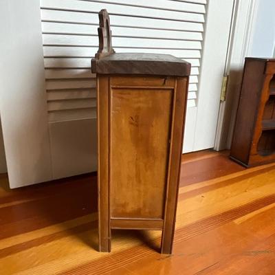 UBC 666 Antique Victorian Doll / Salesman Sample Glass Door Cabinet