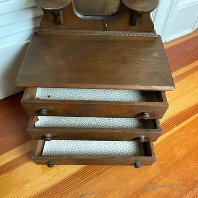 UBC667 Antique Victorian Doll / Salesman Sample Dresser with Mirror