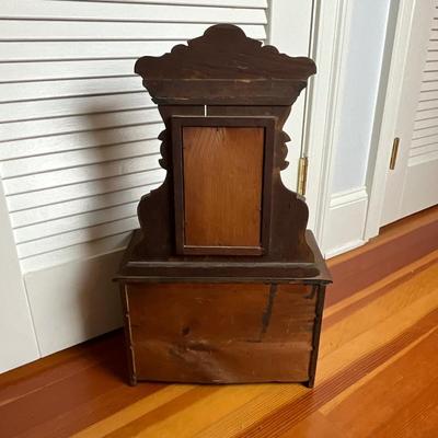 UBC667 Antique Victorian Doll / Salesman Sample Dresser with Mirror