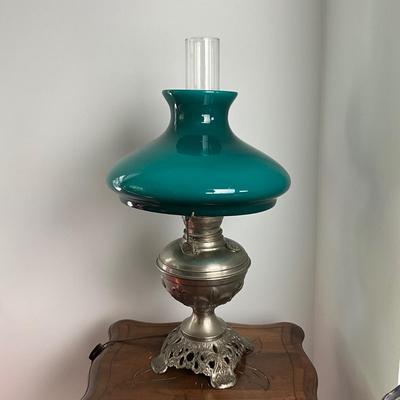 UBC668 Antique Fleur-di-lis Design Electric Oil Lamp
