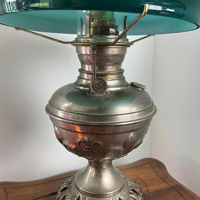 UBC668 Antique Fleur-di-lis Design Electric Oil Lamp