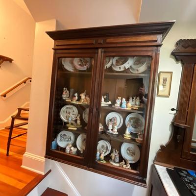 UH678 Antique Mahogany Glass Door Wall Shelf