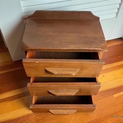 UBC683 Antique Doll Dresser