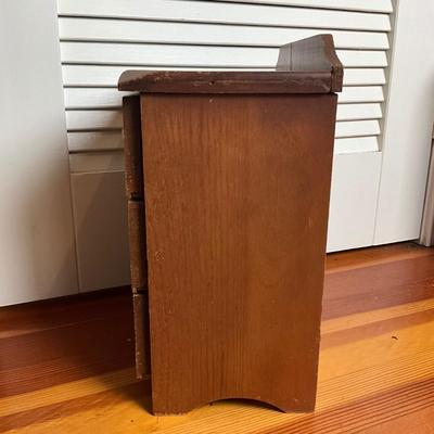 UBC683 Antique Doll Dresser