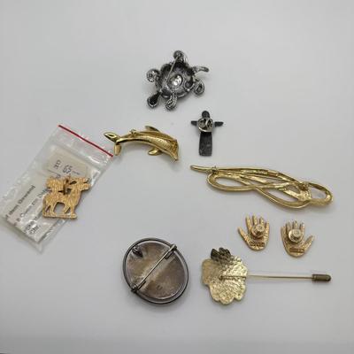 Unique Collection of Gold & Silver Brooches, Earrings, & Bracelets (ST-HS)