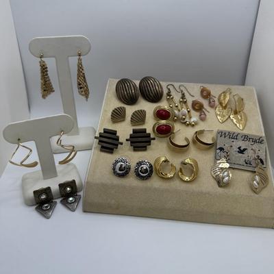 Unique Collection of Gold & Silver Brooches, Earrings, & Bracelets (ST-HS)