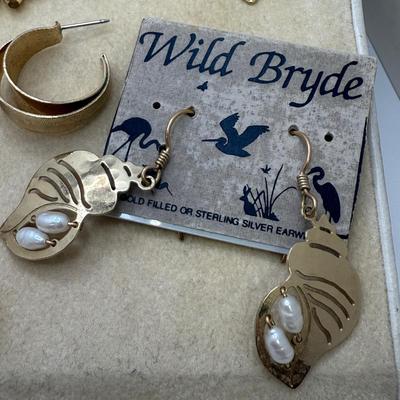 Unique Collection of Gold & Silver Brooches, Earrings, & Bracelets (ST-HS)
