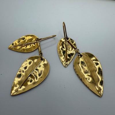 Unique Collection of Gold & Silver Brooches, Earrings, & Bracelets (ST-HS)