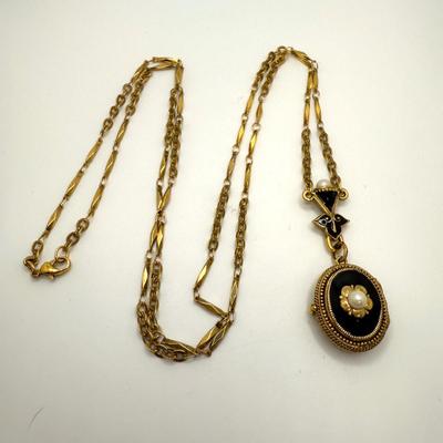 ‘1928’ Pendant Watch with a Variety of Wristwatches (ST-HS)