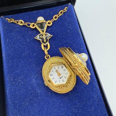 ‘1928’ Pendant Watch with a Variety of Wristwatches (ST-HS)