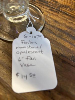 Fenton fan vase