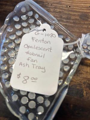 Glass fan ash tray