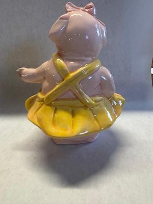 Mrs. pig figurine