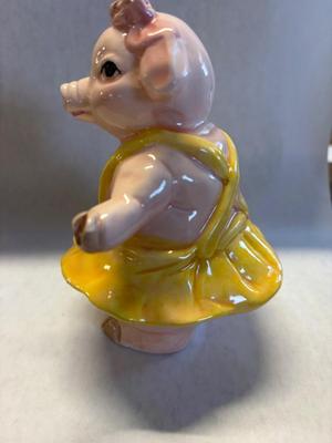 Mrs. pig figurine