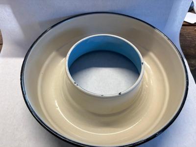 Bunt cake tin
