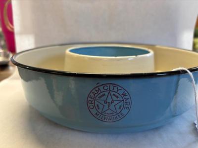 Bunt cake tin