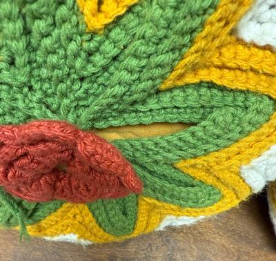 Sale Photo Thumbnail #250: Complimentary, but opposite-color patterns, good condition. Approx. x" across.