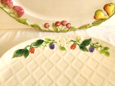 Lot #116 Lot of 2 Vintage Serving trays - Fruit Motif
