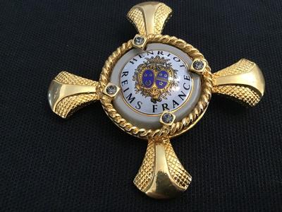Realms France Brooch / Pendant