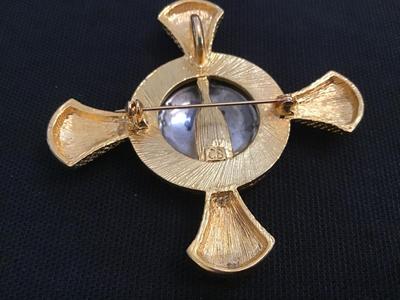 Realms France Brooch / Pendant