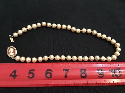 Cameo Faux Pearl Necklace Vintage