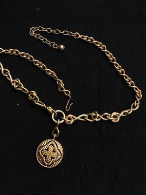 Beautiful Gold Tone Choker-Collar Necklace adj