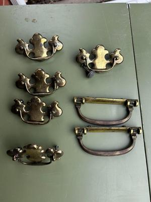 Set of drawer pull hardware