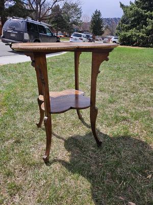 Four Leaf Clover Table