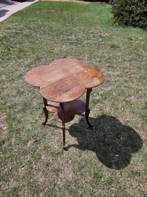 Four Leaf Clover Table