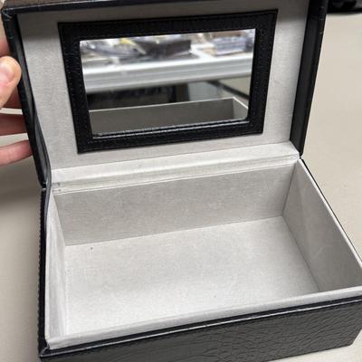 Jewelry Boxes & Organizers (ST-HS)