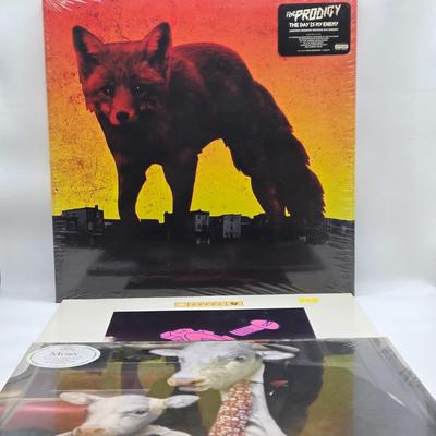 LOT 17: New in Sealed Plastic The Prodigy The Day is My Enemy, Moby Everything was Beautiful and Nothing Hurt, and Unsealed Level 42...