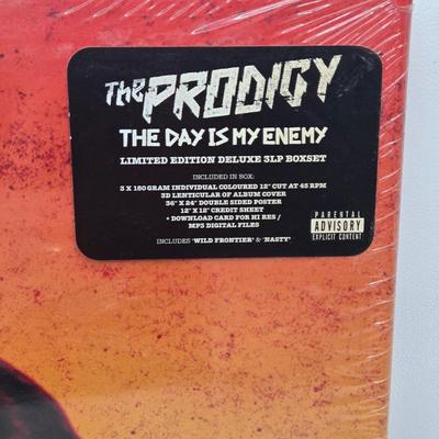 LOT 17: New in Sealed Plastic The Prodigy The Day is My Enemy, Moby Everything was Beautiful and Nothing Hurt, and Unsealed Level 42...