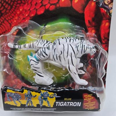 LOT 42: Beast Wars Transformers and Transformers Kingdom War for Cybertron Trilogy Toys NIB