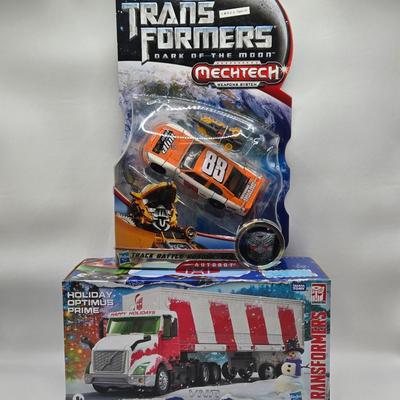 LOT 43: NIB Holiday Optimus Prime and Transformers Dark of the Moon Mechtech Weapons System