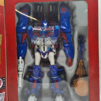 LOT 44: NIB Transformers Platinum Edition Ultra Magnus