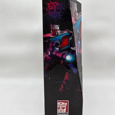 LOT 49: New in Packaging Transformers Shattered Glass Toys and Comic Books