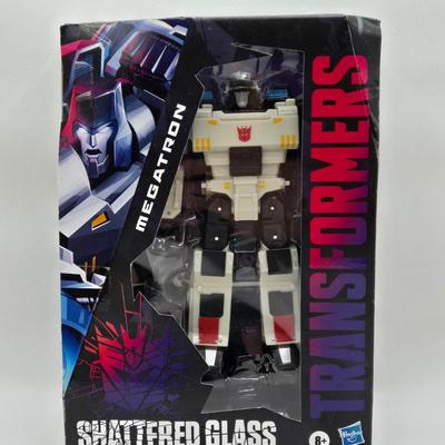 LOT 50: NIB Transformers Shattered Glass Megatron