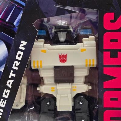 LOT 50: NIB Transformers Shattered Glass Megatron