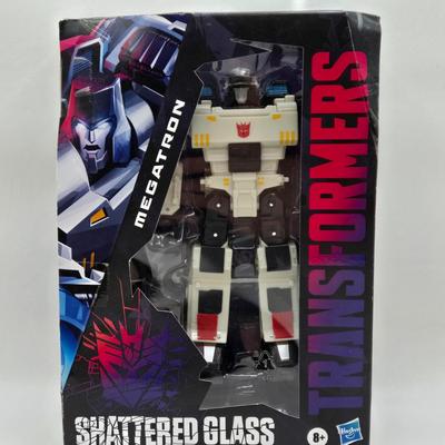 LOT 50: NIB Transformers Shattered Glass Megatron