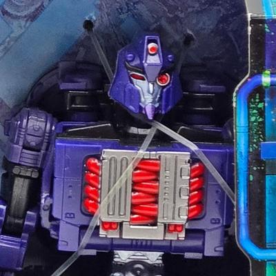 LOT 51: NIB Transformers Legacy Evolution Toys